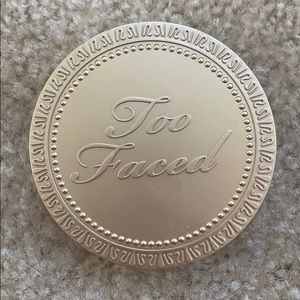 Too faced Chocolate Soleil MediumDeep Matt Bronzer